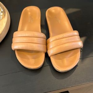 Seychelles sandal size 8